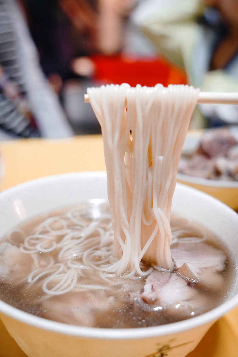 走進新莊四維市場探索當地美味！原滷味、劉家豆花、北港生炒鴨肉羹……下新莊的美食聚集地
