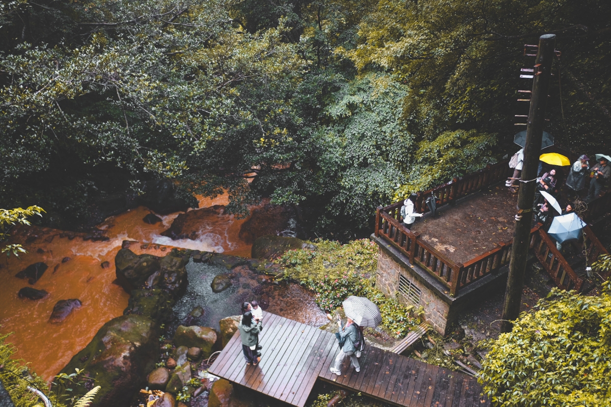 藏在陽明山上的藍寶石湧泉：一窺草山水道系統的藍寶石泉