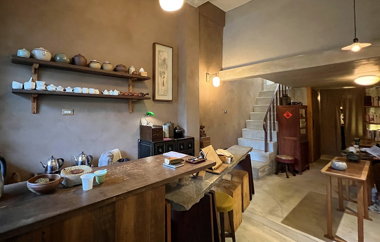 大隱隱於市！走進高雄前金二街巷弄內老屋茶室「乙木」，原來大港日常也能隨性浪漫