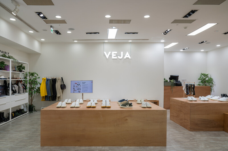 10月時尚品牌新店快遞！瑞典極簡品牌Acne Studio台灣首店、Reebok×港式飲茶聯名快閃等特色店家總整理