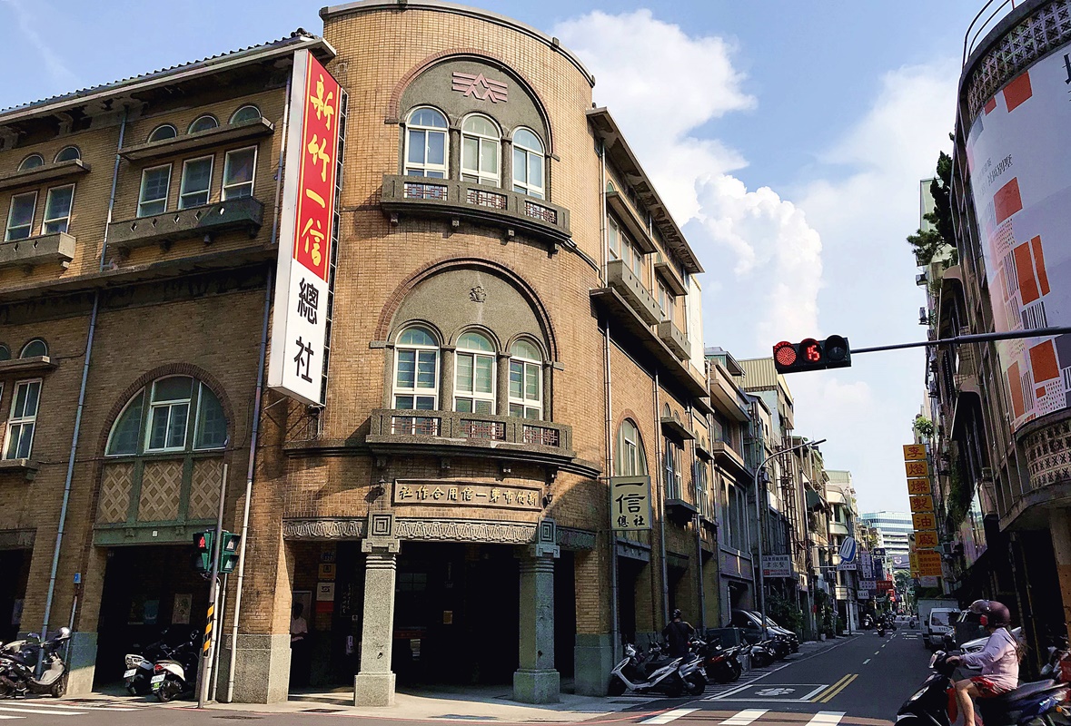 新竹老宅咖啡廳推薦！造訪三間極具氛圍感的「新竹市定古蹟咖啡餐館」，享受滴濾慢釀的美好光影