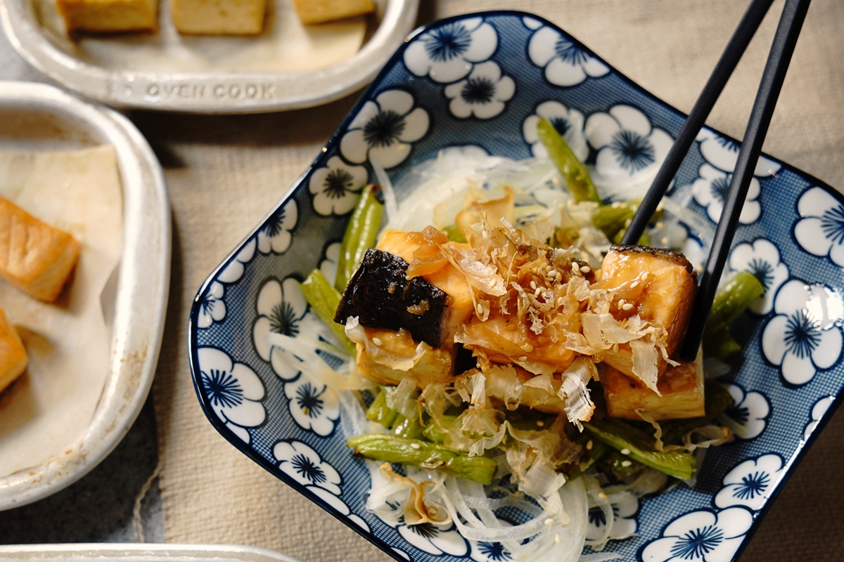 中秋過後開始減肥！四道鮭魚輕食料理食譜：胡麻豆腐、羅勒番茄盅、韓式飯捲、千層麵，也可以當消夜