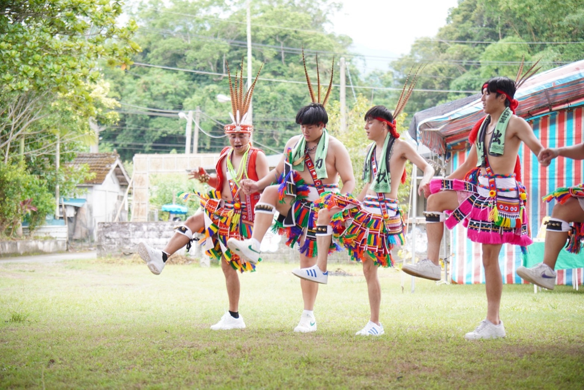 直擊阿美族山興部落豐年祭現場！耆老、頭目與青年會的對接，透過年輕思維延續傳統習俗