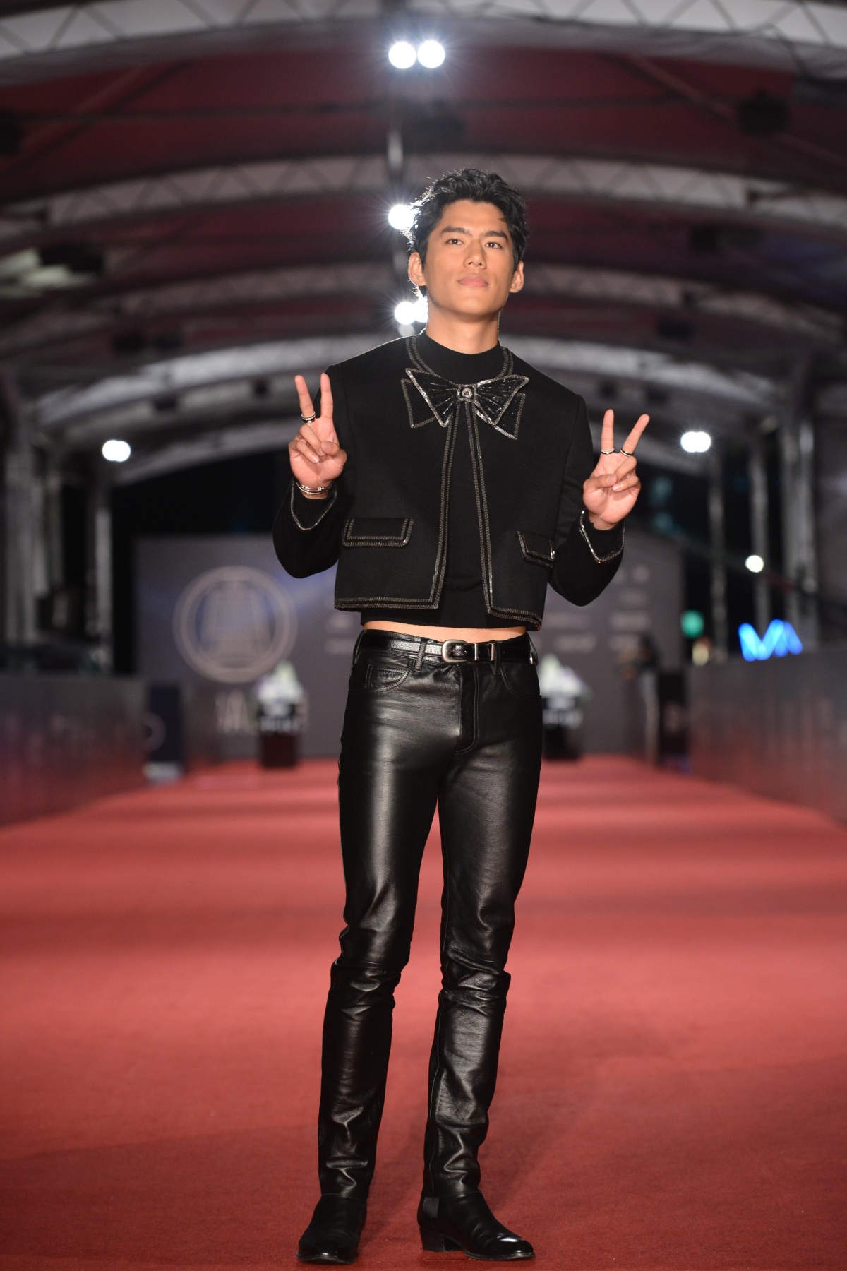 2023金鐘獎戲劇類男星紅毯6帥！黃河皮衣造型展現壞男孩氣息、劉冠廷黑白撞色西裝可愛又帥氣