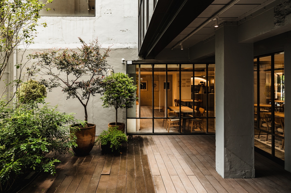 大安區聚餐新選擇！義式餐酒館PAGE IN LAB進駐獨棟空間，用香煎蒜蝦、干貝燉飯滿足吃貨味蕾