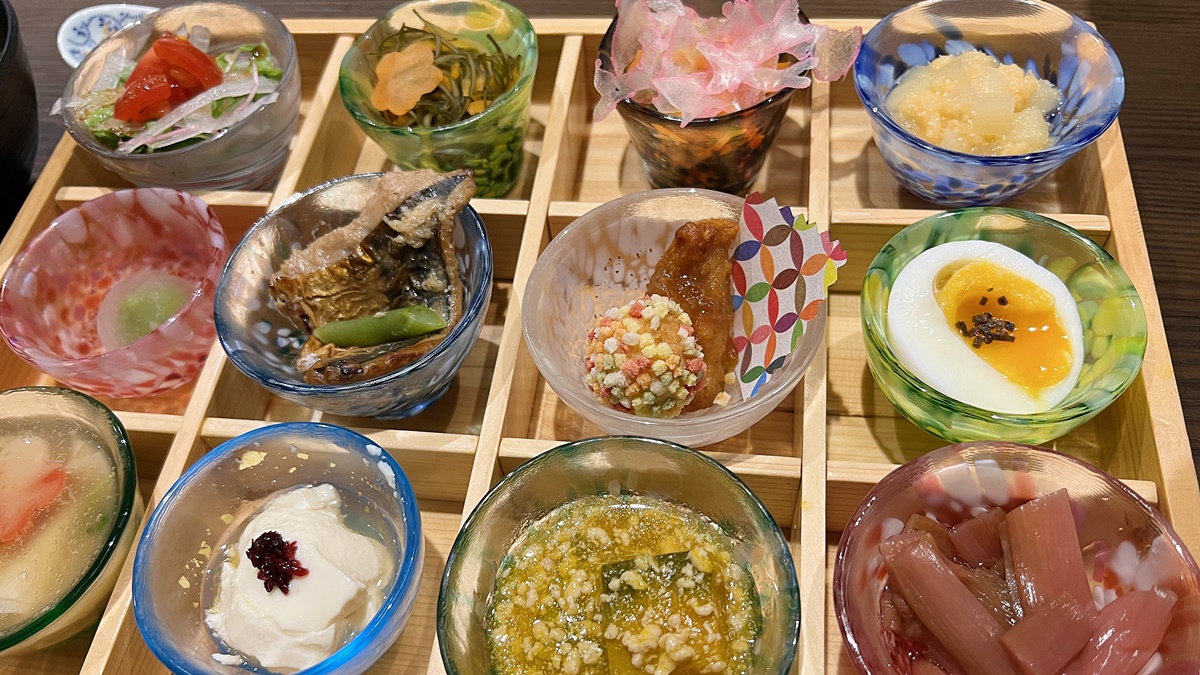 日本京都錦市場的另一種早餐選擇！到「京風惣菜朝食御膳」一嚐京都人記憶中的家常菜