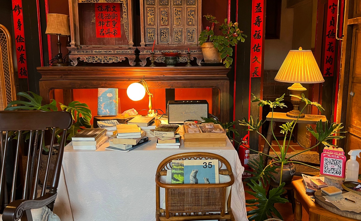 走入暖心精緻的金門老屋，隱身金沙村的私廚餐酒館、東沙村的甜點咖啡廳及瓊林聚落的風格民宿
