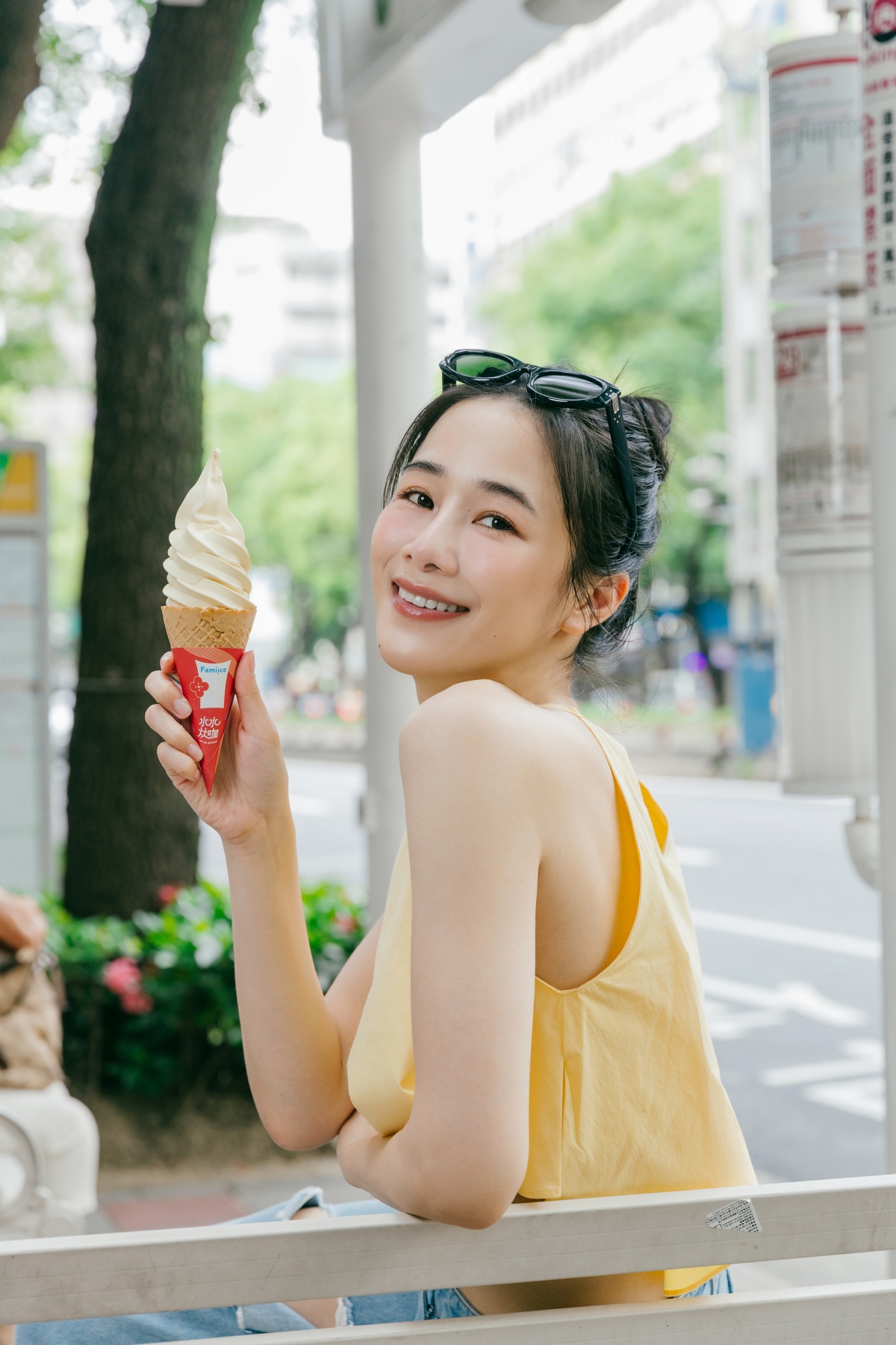 全家霜淇淋跟美食水水千千聯名啦！攜手推出「木瓜牛奶」、「椰椰奶奶」霜淇淋等台味冰品，螞蟻人必吃