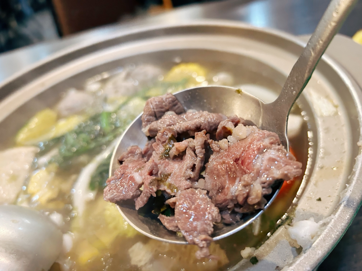 去台南必朝聖！林志玲也愛吃的「三大牛肉火鍋」，用每日現切溫體牛+溫潤湯底收服吃貨的心
