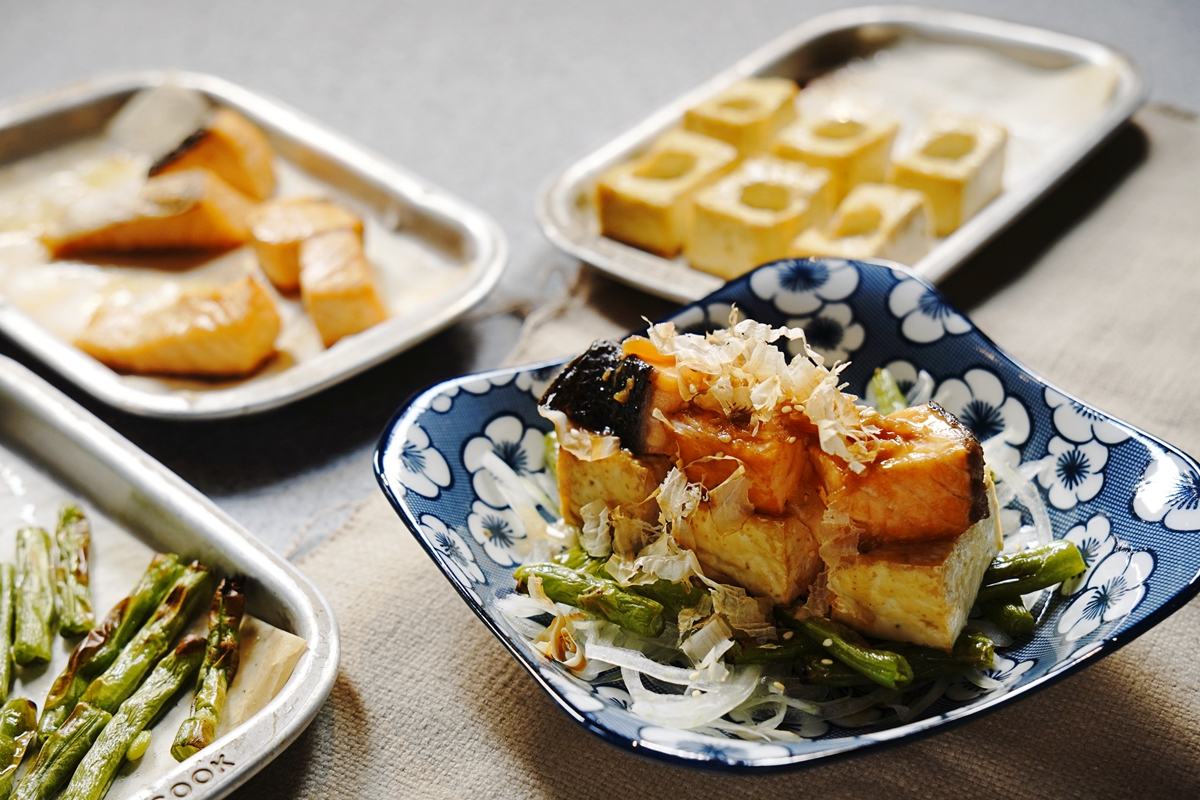 中秋過後開始減肥！四道鮭魚輕食料理食譜：胡麻豆腐、羅勒番茄盅、韓式飯捲、千層麵，也可以當消夜