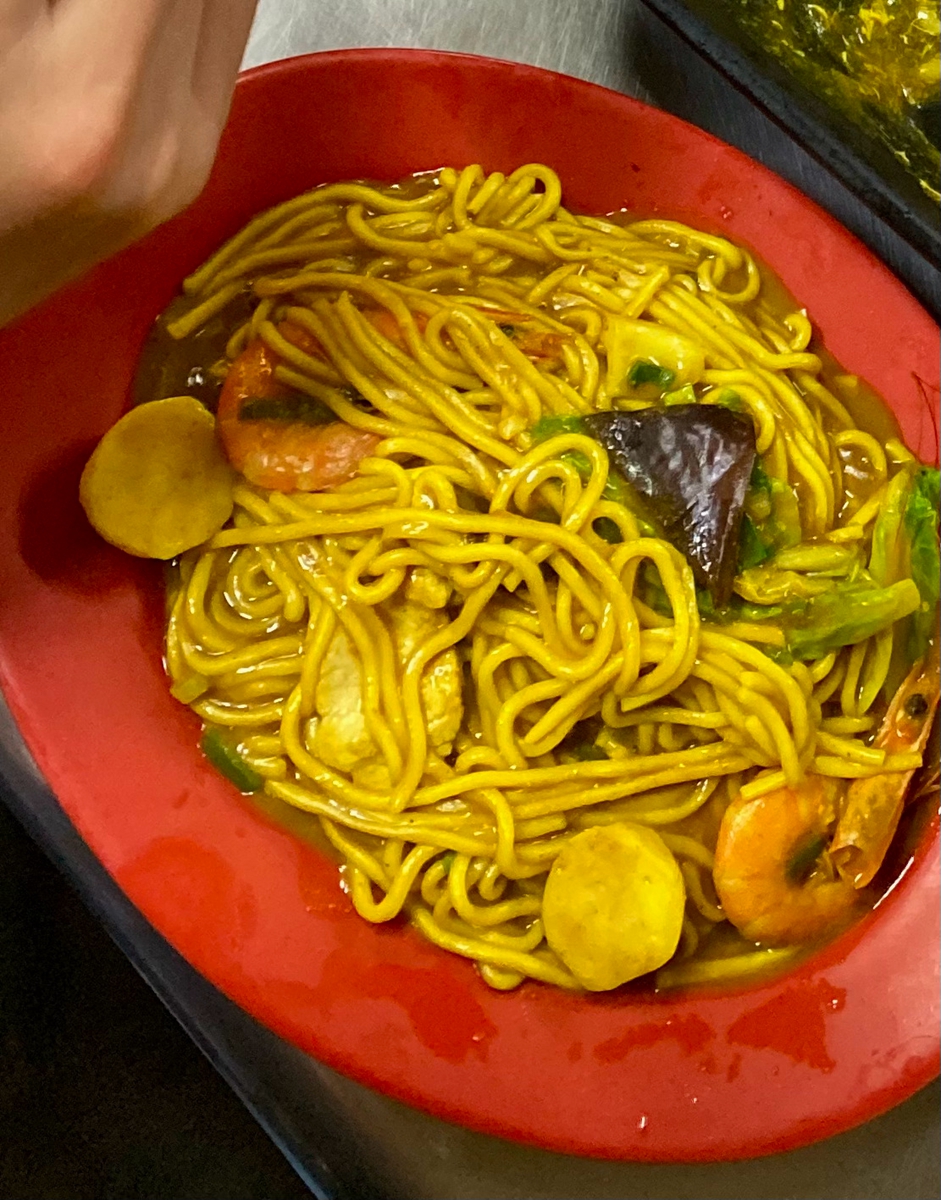 基隆仁愛市場好吃驚！咖哩炒麵、高品質生魚片、手沖咖啡一次打包