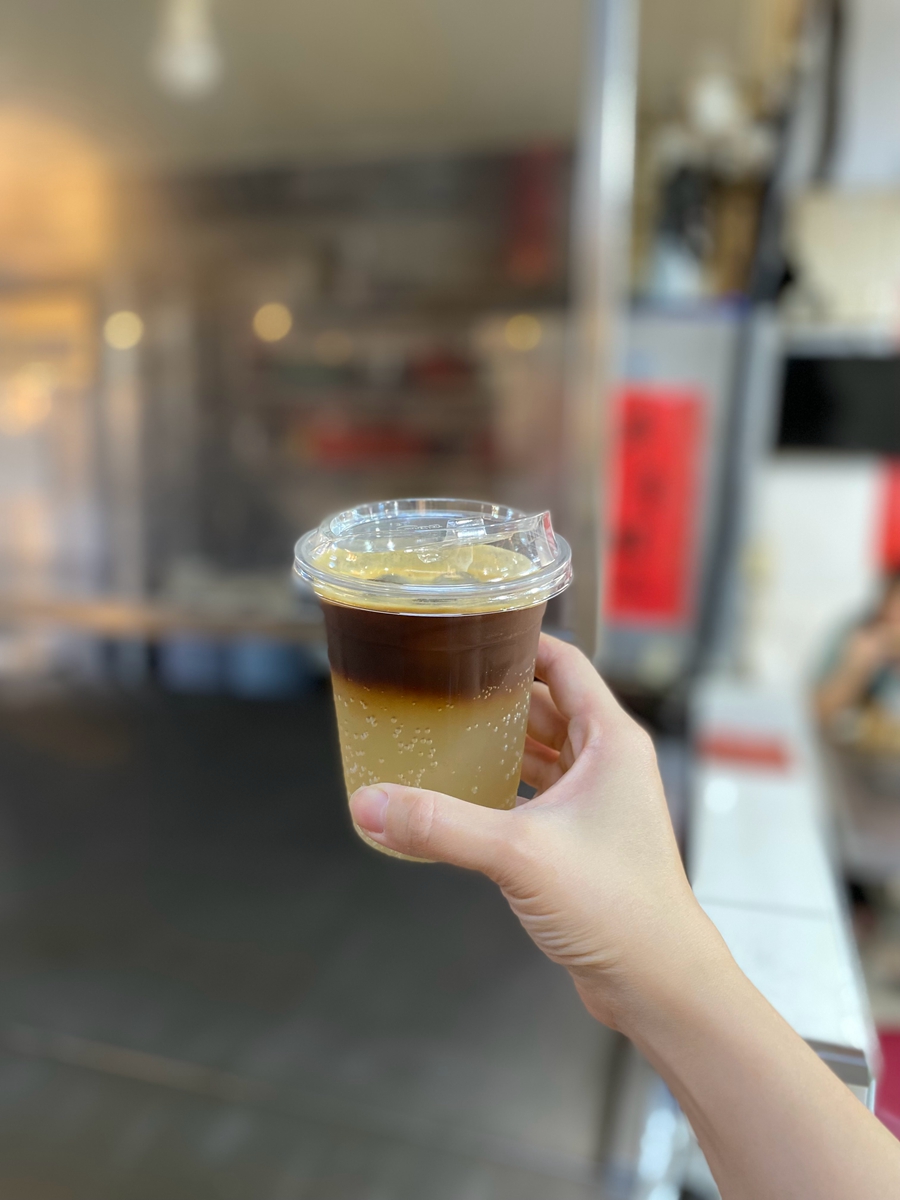 基隆仁愛市場好吃驚！咖哩炒麵、高品質生魚片、手沖咖啡一次打包
