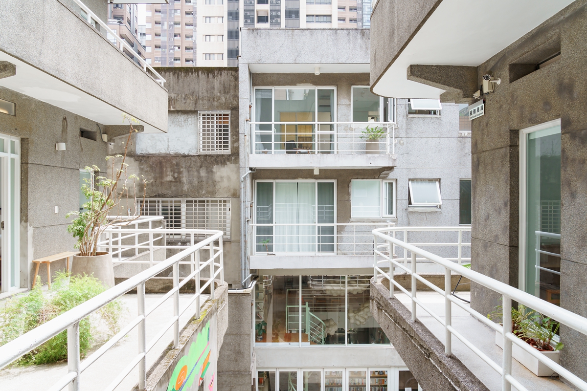 背包客到台北玩可以住哪裡？北車老屋改造青旅《夾腳拖的家 花園》，早餐還有板橋人激推的「好初早餐」