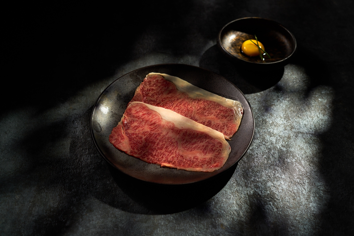 引進日本近江A5和牛入菜！台中一位難求燒肉店「燒肉風間」推奢華和牛新套餐，還有專人桌邊燒烤服務