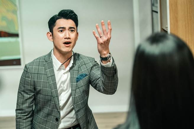 Netflix《她和她的她》飆台灣Top1！許瑋甯創傷解離讓人心疼、吳慷仁壞到骨子裡的詭譎感人神共憤