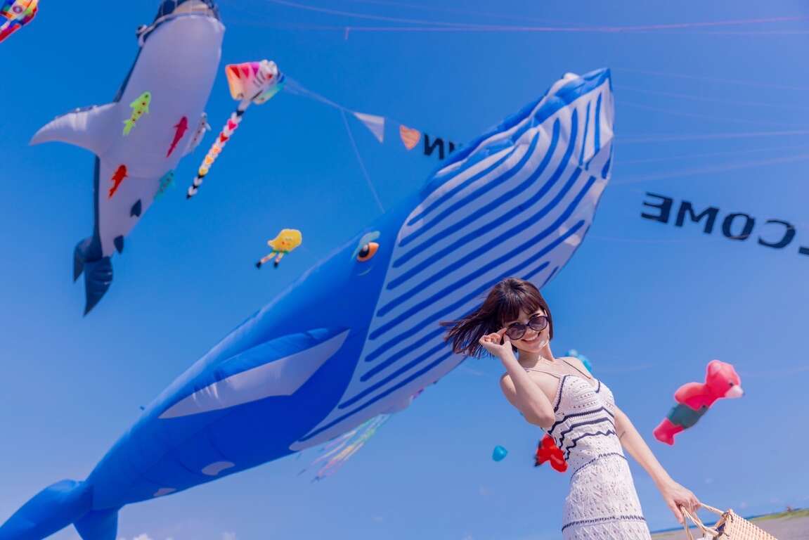 2023「旗津風箏節」來了！「高雄熊」造型風箏飛上天萌翻少女心，還有夜間風箏秀、火舞表演讓你從早玩到晚