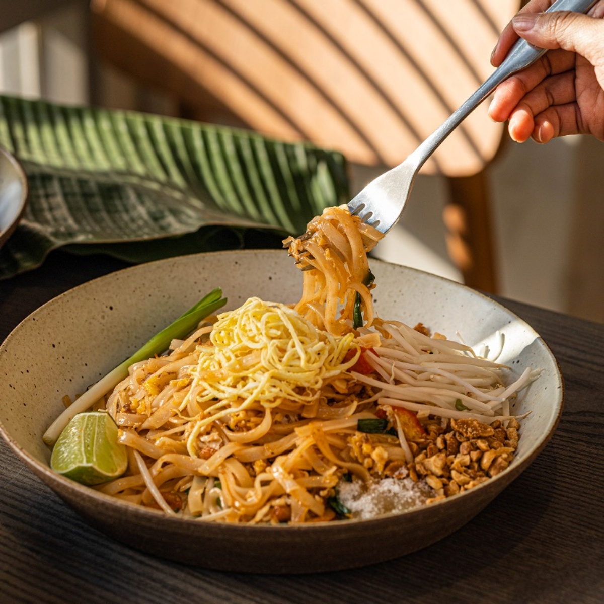 一個人也能吃泰式！初泰推一人份「泰式定食」，還有迷你月亮蝦餅、沙嗲肉串滿足吃貨的胃