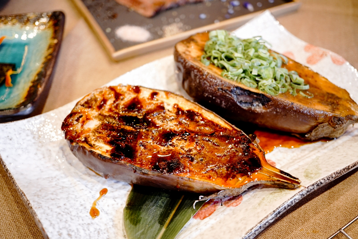 西湖捷運站美食又一家！日式串燒「沿岸一氣」搶占西湖商圈，成內科上班族下班新據點