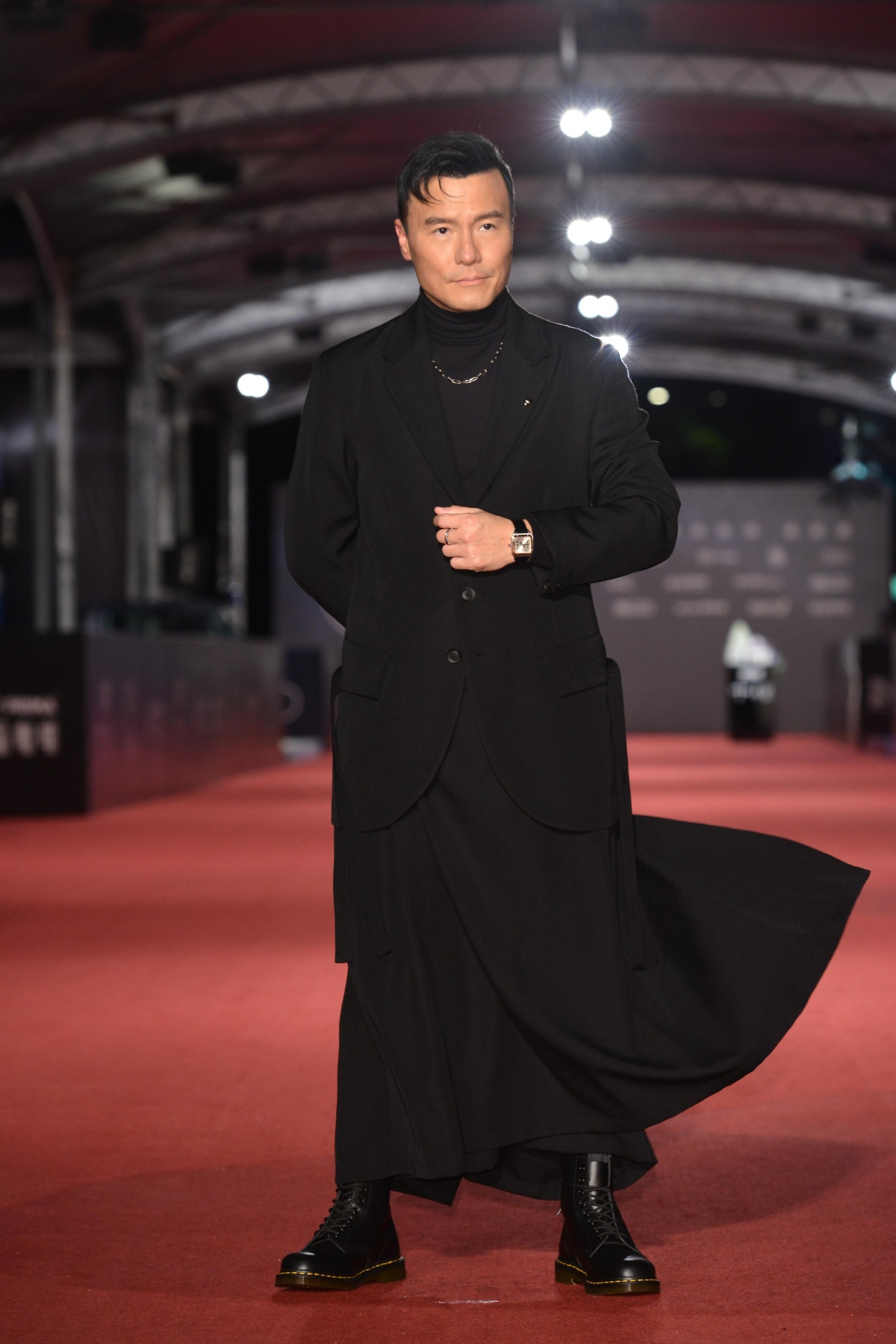 2023金鐘獎戲劇類男星紅毯6帥！黃河皮衣造型展現壞男孩氣息、劉冠廷黑白撞色西裝可愛又帥氣