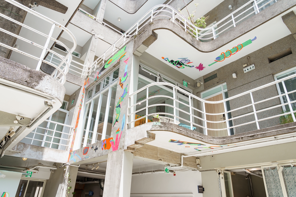 背包客到台北玩可以住哪裡？北車老屋改造青旅《夾腳拖的家 花園》，早餐還有板橋人激推的「好初早餐」