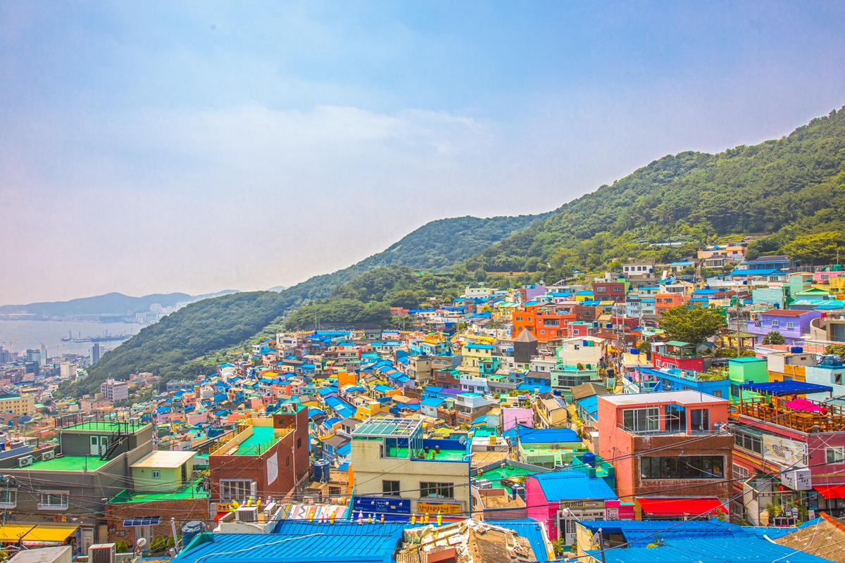 去韓國旅遊不只首爾可以玩，盤點釜山基本5個經典景點，甘川洞文化村童話般景象必打卡