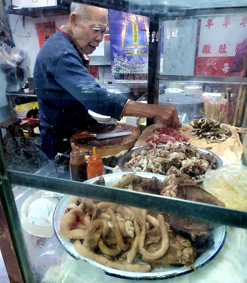 一探嘉義百年市場人情味：嘉義東市場 8家長輩級美食超對味！