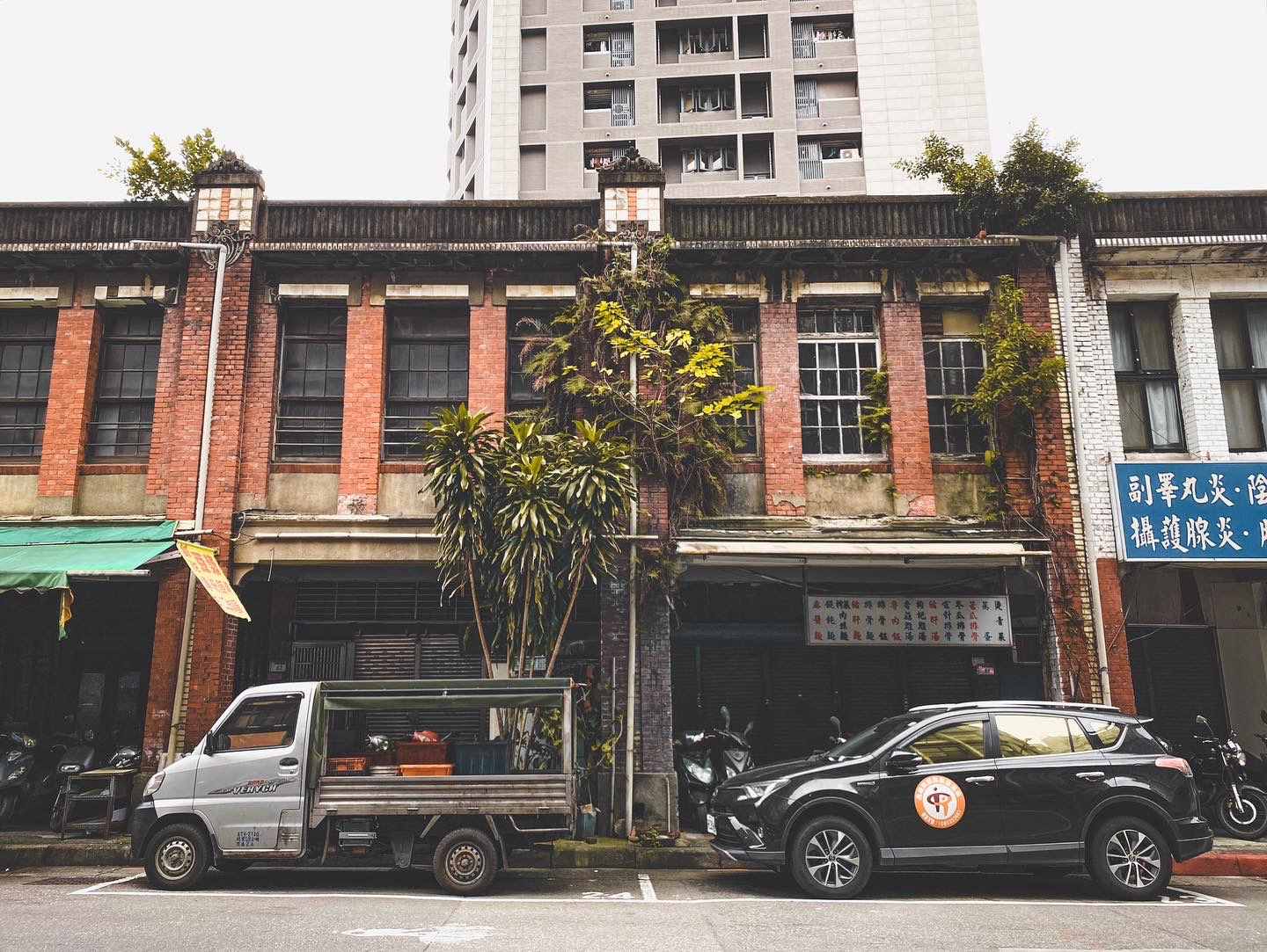 【走讀台北】到台北萬華造訪逝去的地景：林耀堂故居「康定路四連棟」