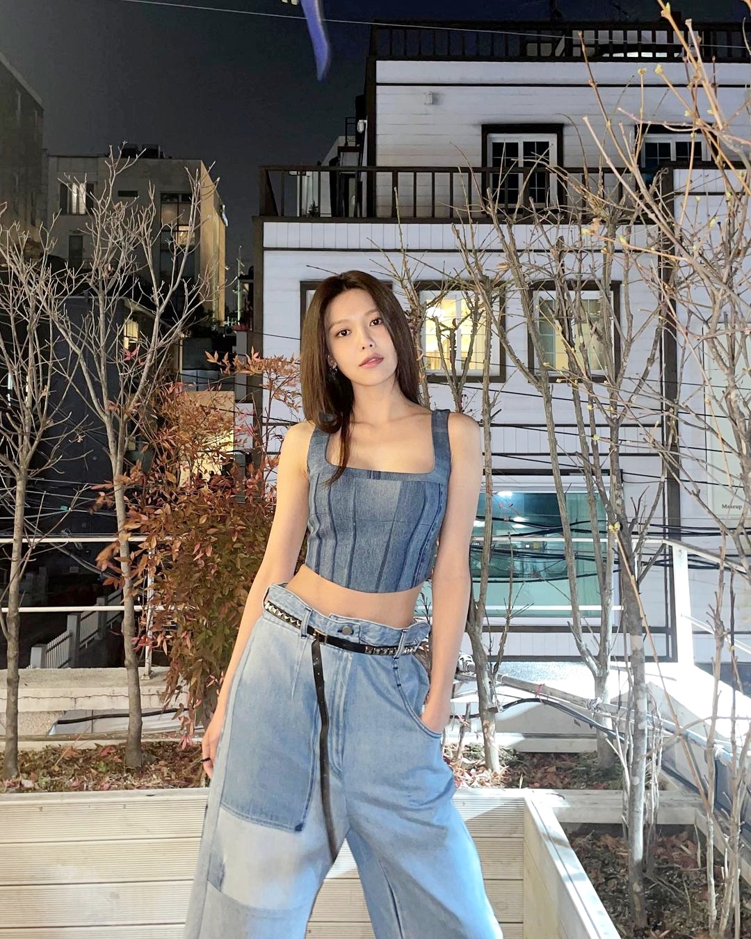 2023夏季穿搭關鍵字=工裝風！看人氣韓星JOY、秀英、田小娟示範5種不同「工裝褲穿搭」LOOK