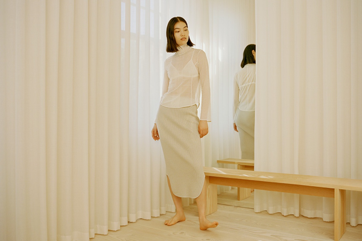 2023早秋時尚界夯什麼？UNIQLO、小CK、JJJJound齊推「極簡風」聯名單品，輕鬆打造時髦穿搭