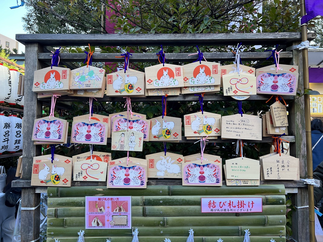 詩情畫意的結緣神社！跟著東京上班族朝聖隱身商辦街區的「東京大神宮」