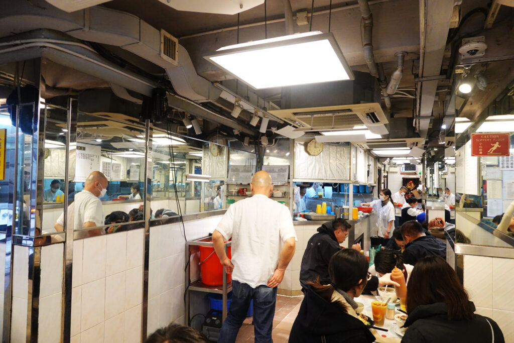 香港地鐵屯馬線方便抵達九龍城區 南角咖啡好文青 樂園咖啡的美食家評價超高 九記牛腩超貴但也真是好吃
