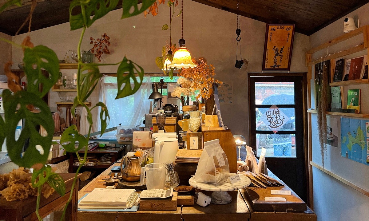 走入暖心精緻的金門老屋，隱身金沙村的私廚餐酒館、東沙村的甜點咖啡廳及瓊林聚落的風格民宿