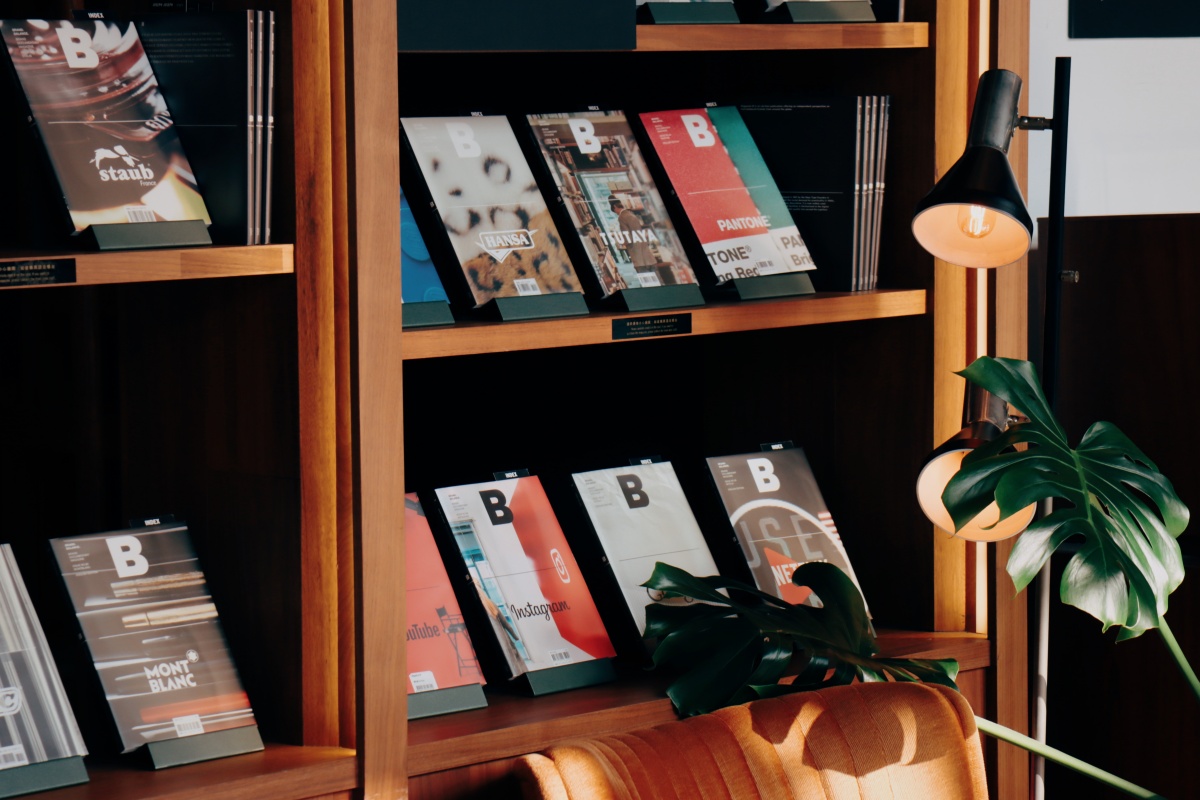 雜誌界也吹起跨界合作風潮！平凡製作為新北美術館設計《新美誌》、Magazine B攜手友愛街旅館打造快閃特展