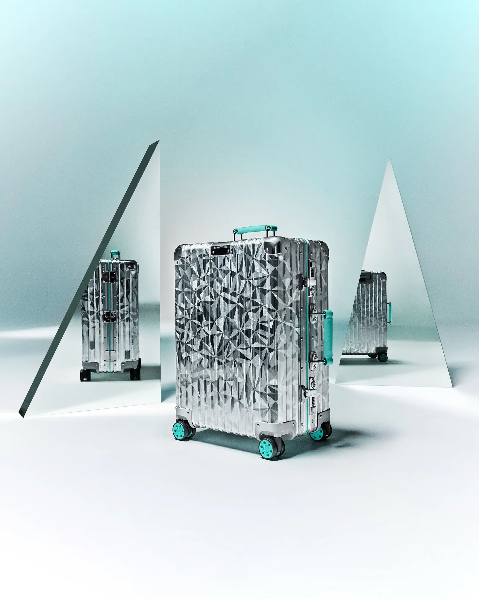 機場時尚中的夢幻逸品！RIMOWA與Tiffany&Co.推聯名行李箱，蒂芬妮藍配上鑽石切割面絕對是時尚的焦點