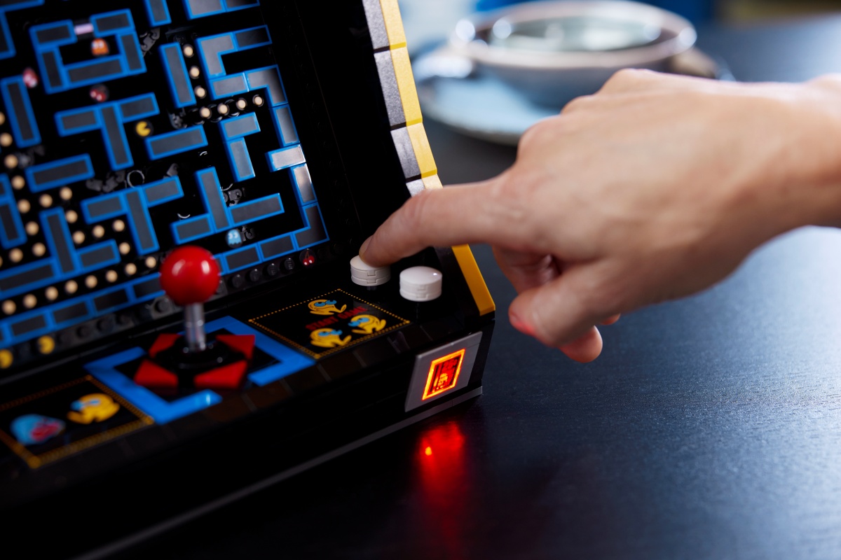 這是回憶殺無誤！樂高LEGO×日本萬代推《PAC-MAN》小精靈積木版遊戲機，帶你重回童年美好時光