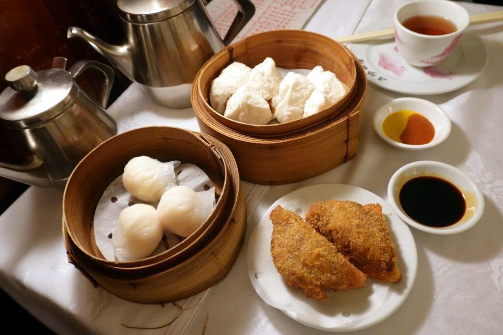 香港陸羽茶室品嘗經典港式早餐 西貢搭船出海體驗橋咀洲與鹽田梓 米其林一樂燒鵝結尾