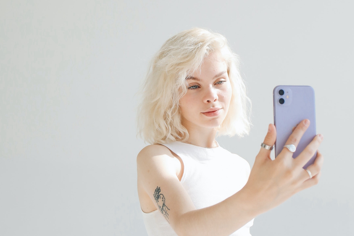 再也不用脫口罩解鎖Face ID了！你的iPhone12、13更新ios 15.4了沒？