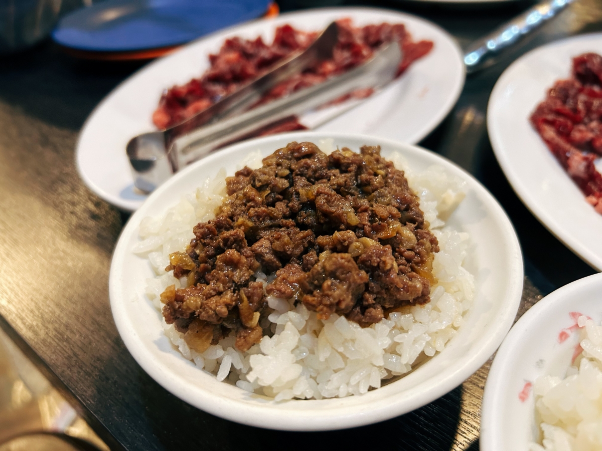 去台南必朝聖！林志玲也愛吃的「三大牛肉火鍋」，用每日現切溫體牛+溫潤湯底收服吃貨的心