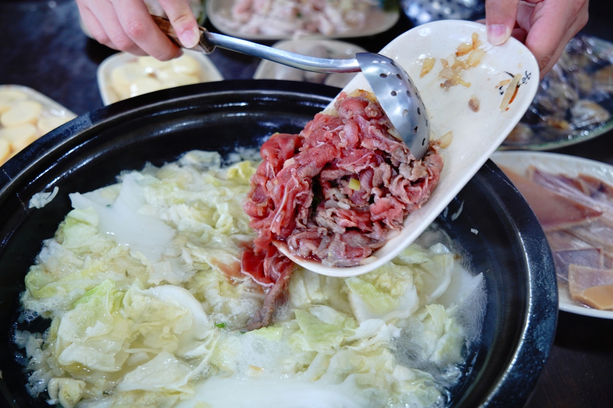 盤點台北石頭火鍋排隊名店：小紅莓石頭火鍋城、松江自助石頭火鍋城、金山福緣火鍋，鍋香氣十足完全吃不膩 / 圖片來源：Taipei Walker編輯拍攝