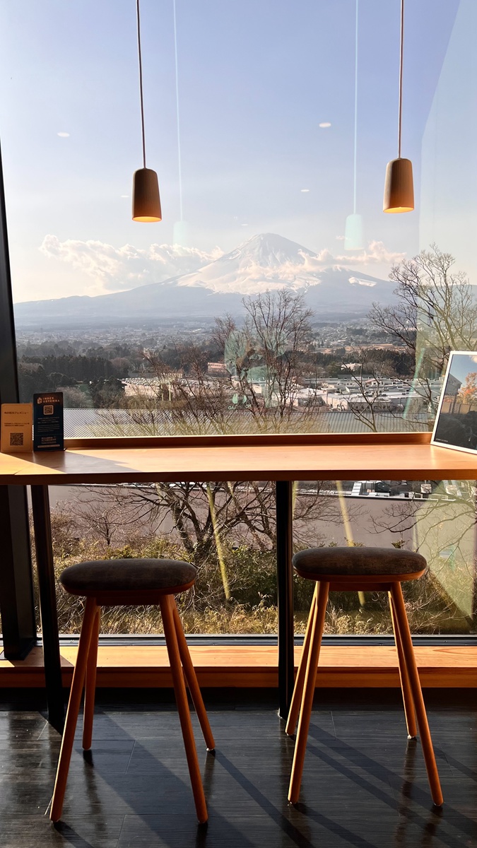 【奶茶團長專欄】櫻花盛開前飛東京，在富士山景的美好前開起自我的對話