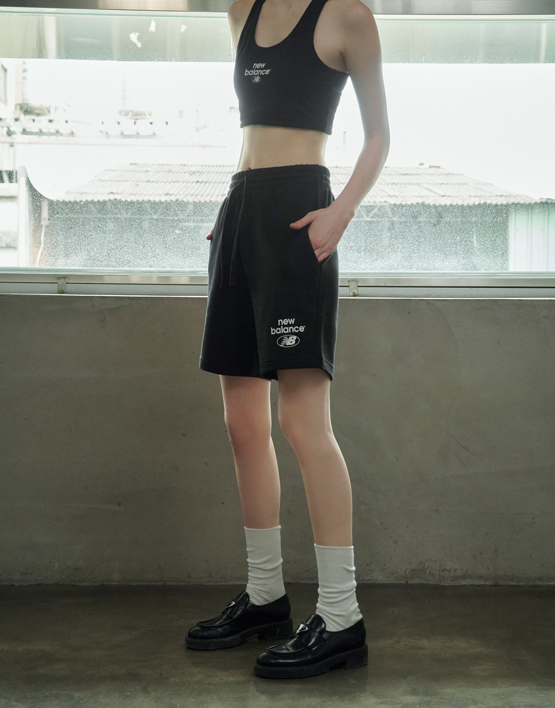 時尚界聯名最近夯什麼？vacanza×plain-me打造極簡單品、pazzo×New Balance聯名拖鞋超時髦