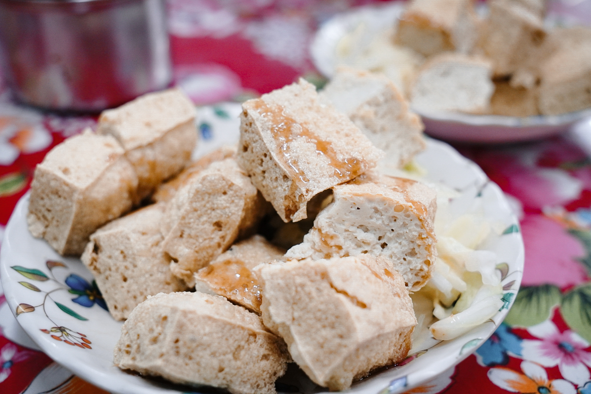 走進新莊四維市場探索當地美味！原滷味、劉家豆花、北港生炒鴨肉羹……下新莊的美食聚集地