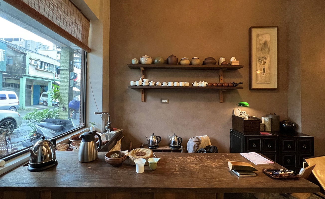 大隱隱於市！走進高雄前金二街巷弄內老屋茶室「乙木」，原來大港日常也能隨性浪漫