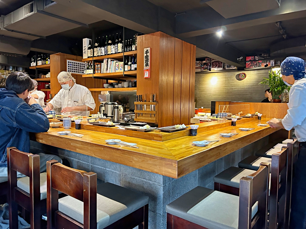 最超值的無菜單板前壽司！台北日本料理「游壽司」推午間定食，握壽司、散壽司定食500元就能品嚐