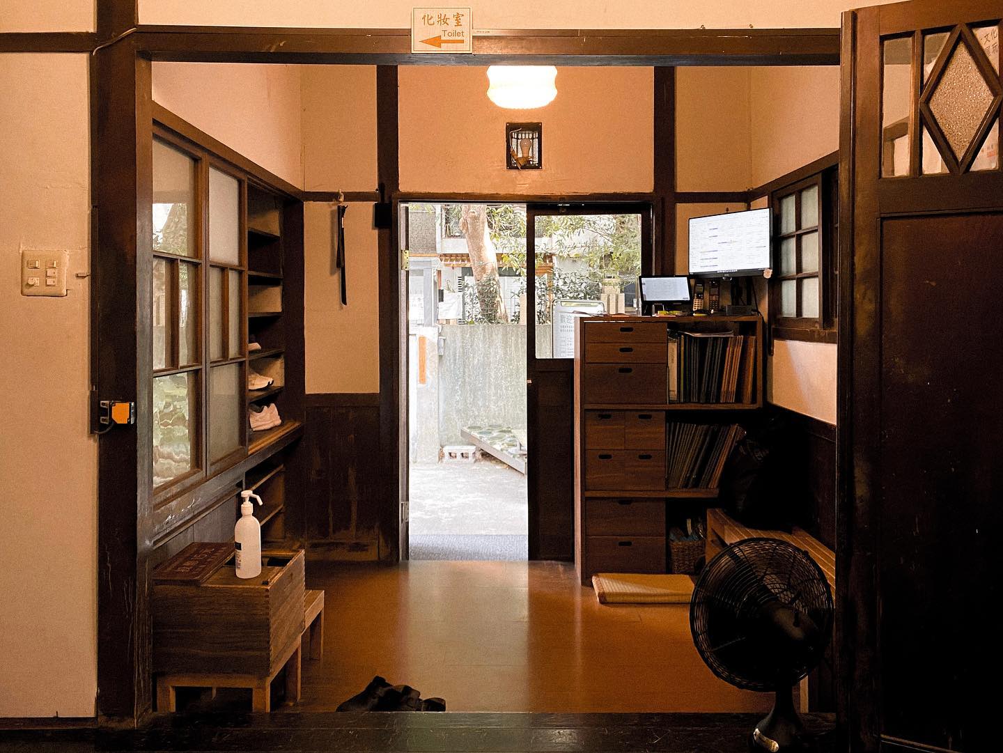 【走讀台北】幽靜大安區青田街中的和洋雅風：在絕美日式老木屋「青田七六」尋回流逝時光
