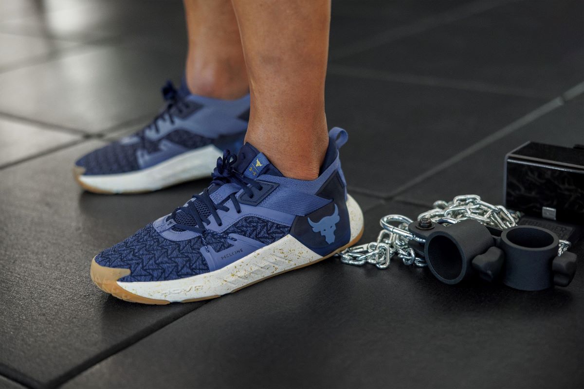 2023年8月球鞋新品推薦！ASICS復古老爹鞋跟上Y2K風潮、PUMA×「中指貓」毛絨鞋身搞怪又可愛