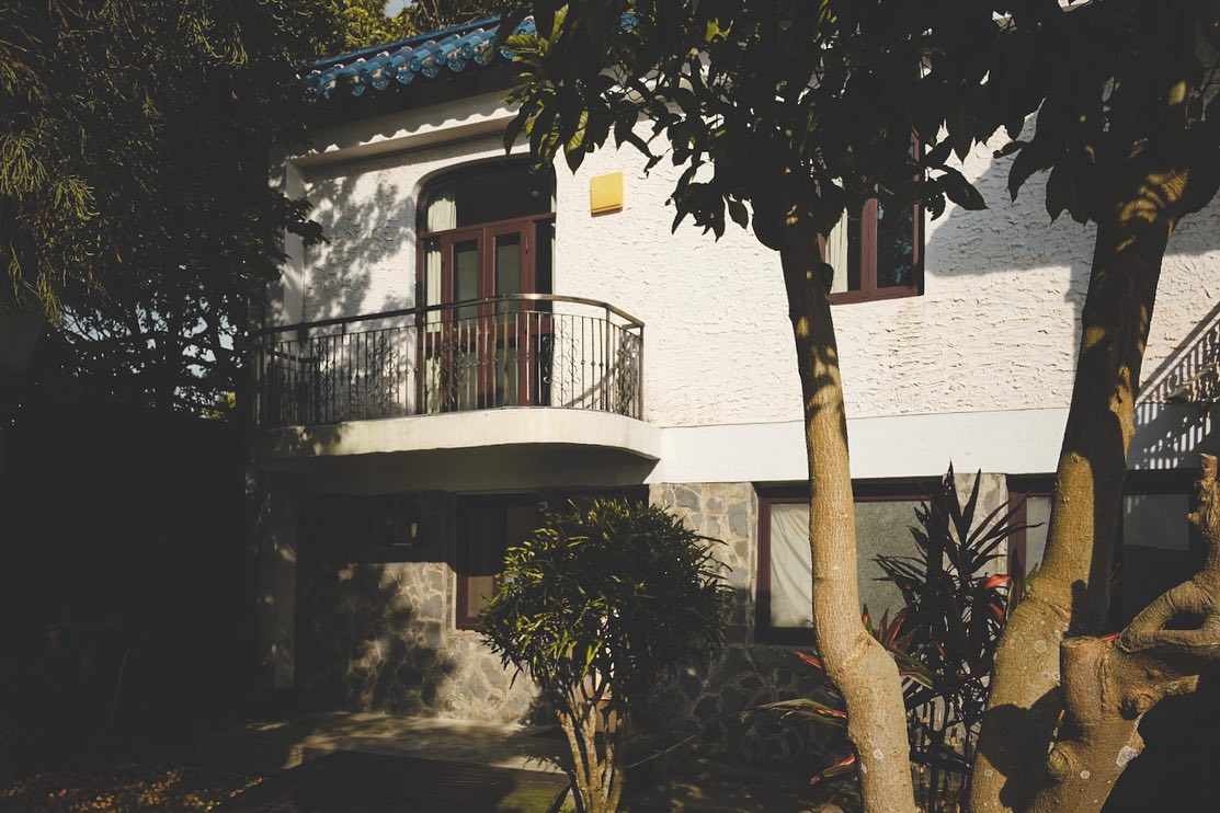 【走讀台北】造訪隱身陽明山半山腰的「林語堂故居」，感受文學大師的創意人生