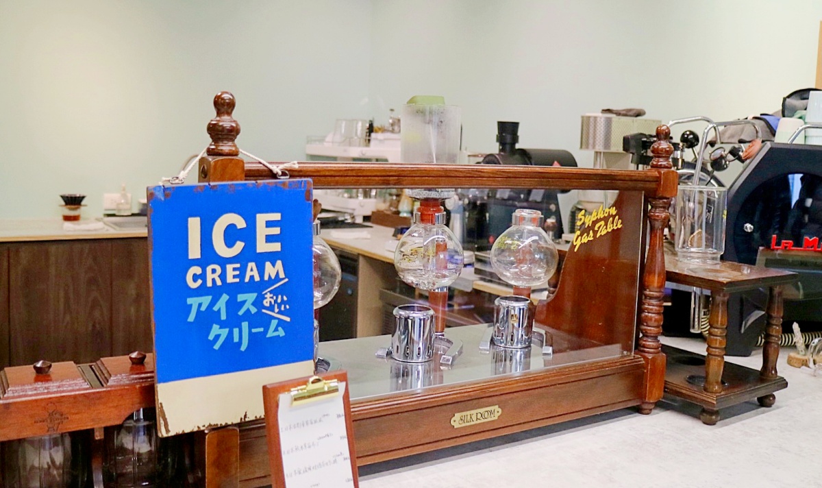 【咖啡店的甜點攻略】隱身信義區寧靜巷弄的「室香」，用冬季限定的「草莓戚風蛋糕」、「草莓布丁」為味蕾帶來療癒享受