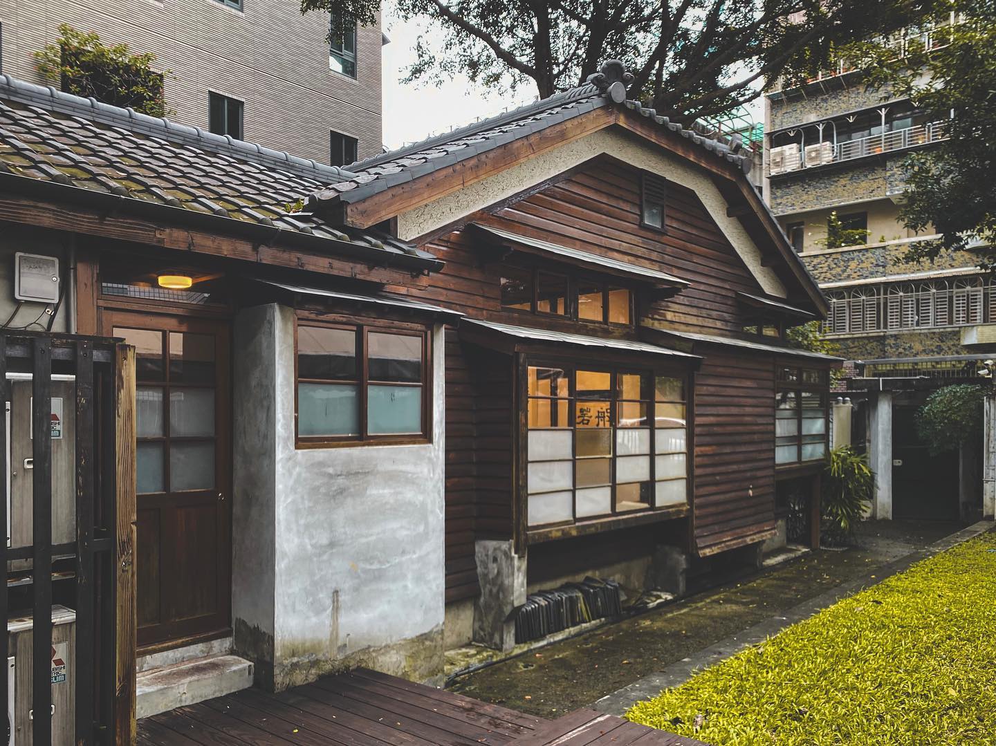 【走讀台北】在城市裡也能靜下心賞字：造訪日華共榮的「台北書畫院」