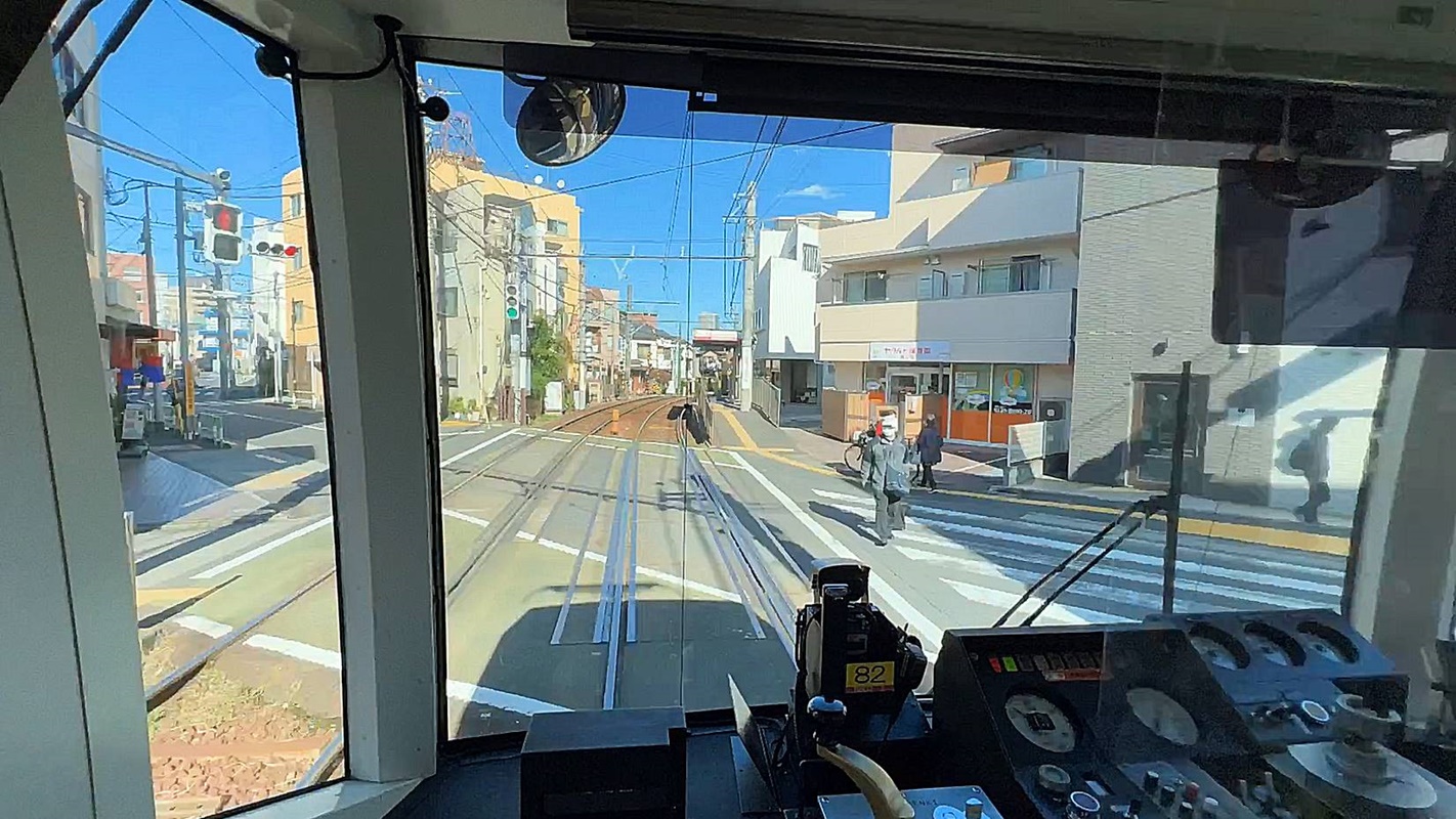 從另一個角度體驗東京旅遊：搭著東京都電荒川線緩緩前行，發現東京人竟生活地如此恬靜